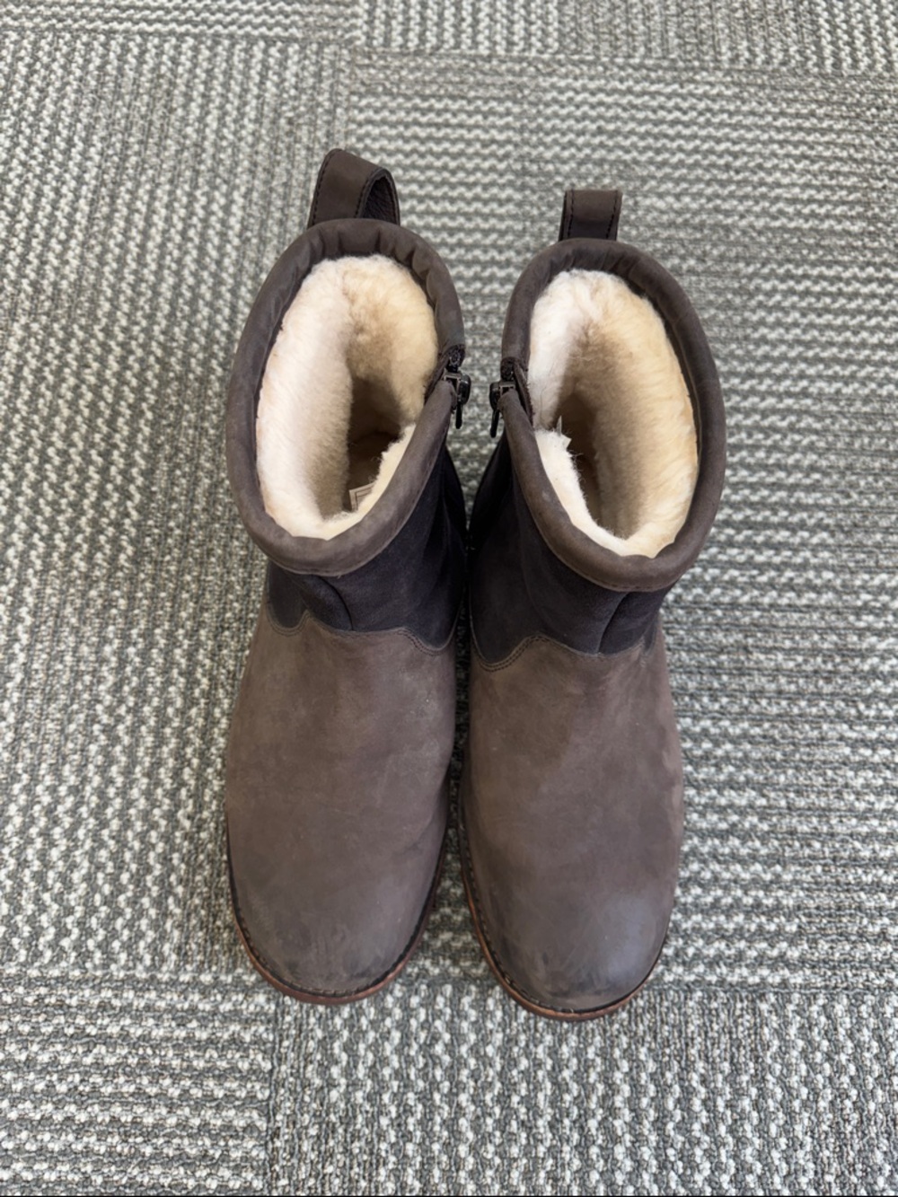 Ugg Men’s Hendron TL Fleece-Lined Waterproof Boot in Stout Brown, size 9 - Picture 3 of 9